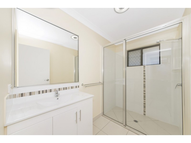 11 Wakeboard Circuit, Kelso QLD 4815