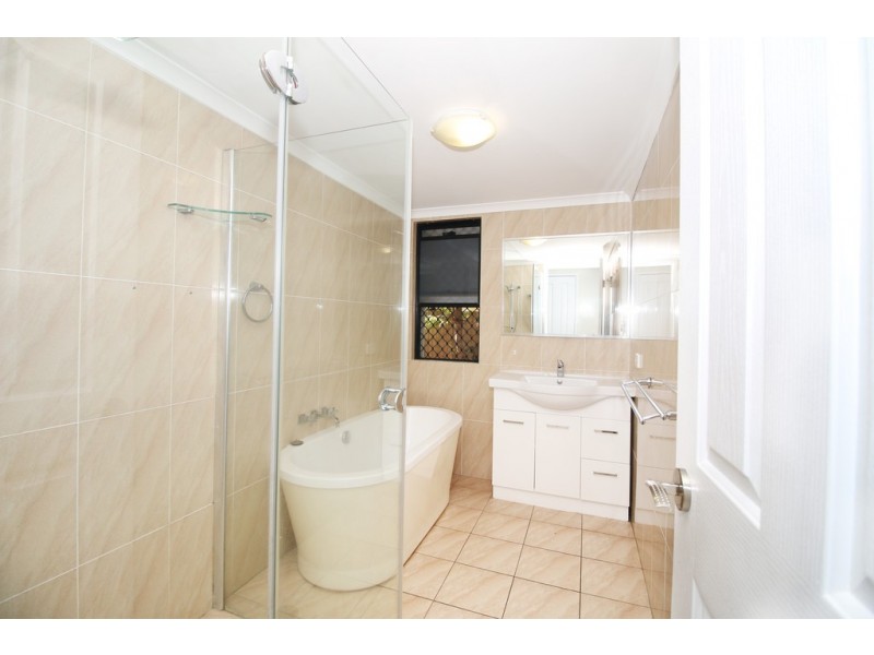 101 Railway Avenue, Railway Estate QLD 4810