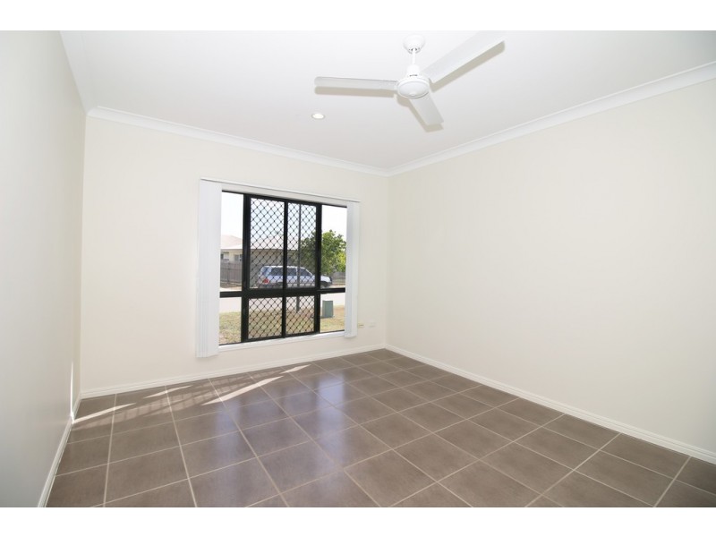 13 Derwent Circuit, Kelso QLD 4815