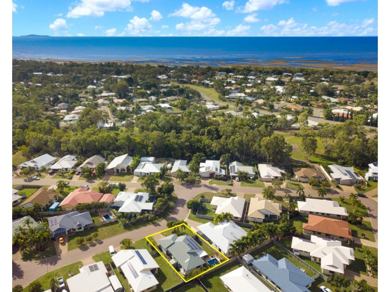 3 Bronte Court, Bushland Beach QLD 4818