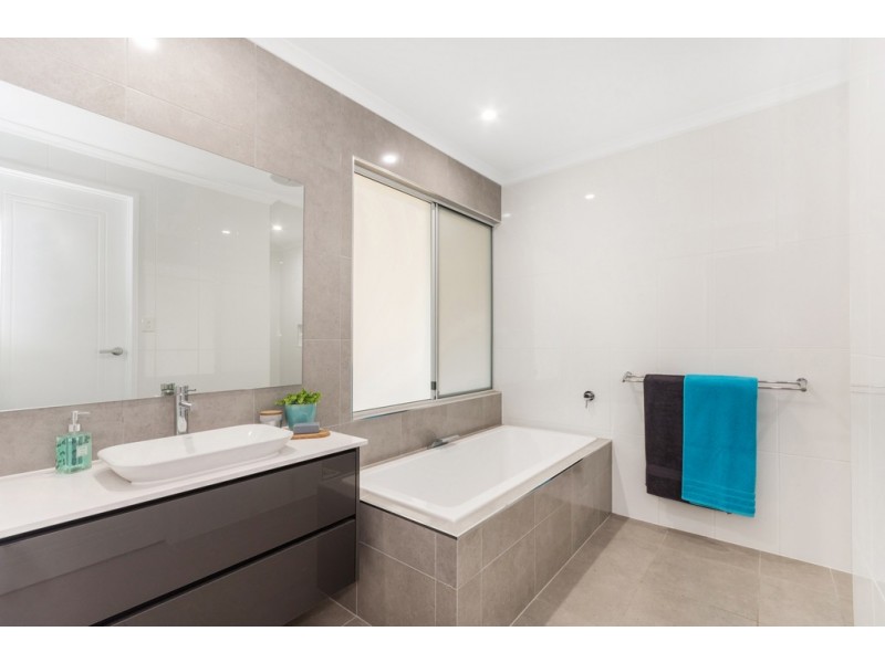 12 Fellowship Place, Rasmussen QLD 4815