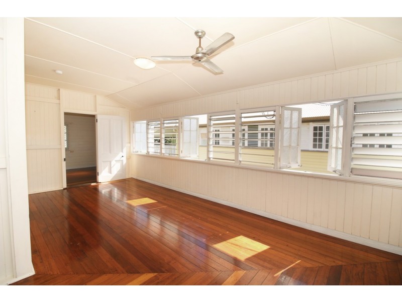 11 Park Lane, Hyde Park QLD 4812