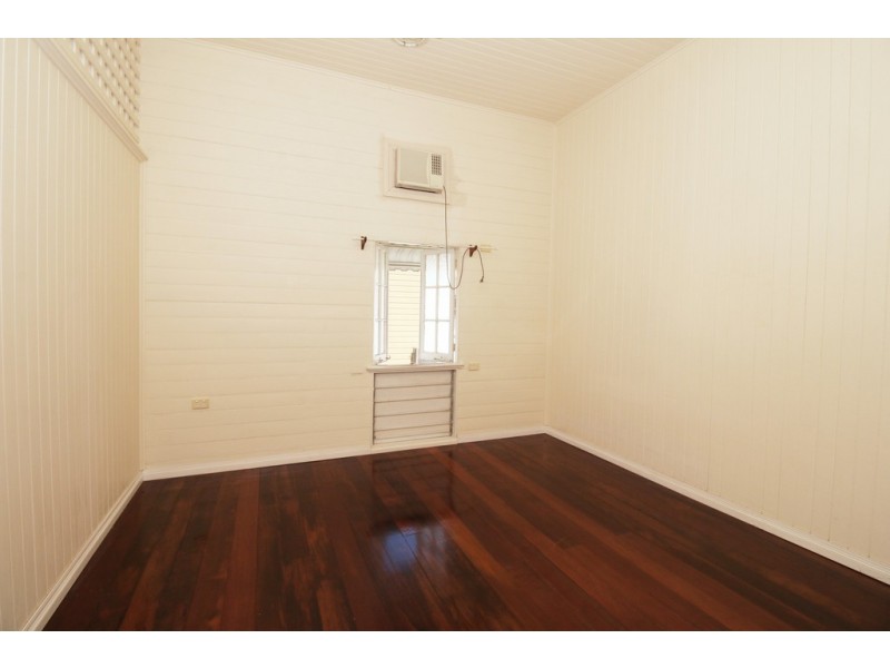 11 Park Lane, Hyde Park QLD 4812