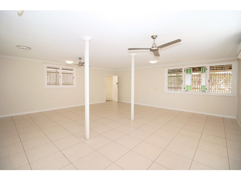 11 Park Lane, Hyde Park QLD 4812