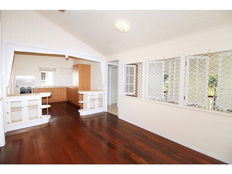 11 Park Lane, Hyde Park QLD 4812