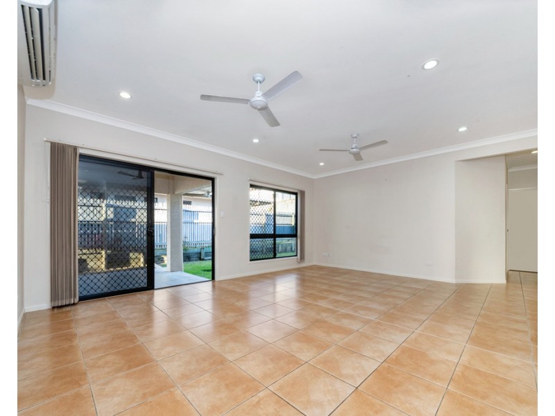 17 Franklin Drive, Mount Louisa QLD 4814