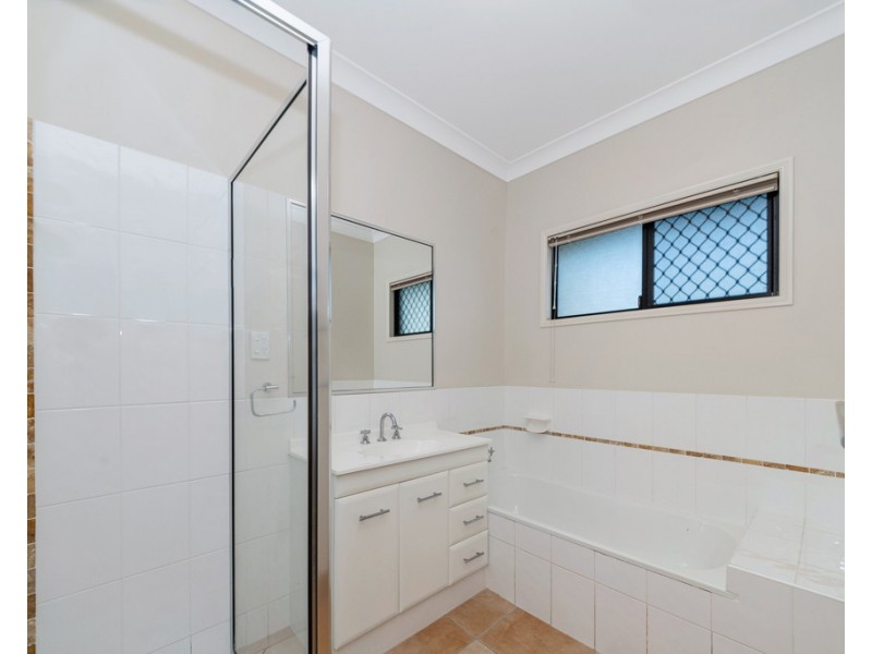 17 Franklin Drive, Mount Louisa QLD 4814