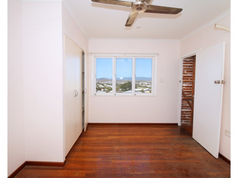 28 Glasgow Avenue, Mount Louisa QLD 4814