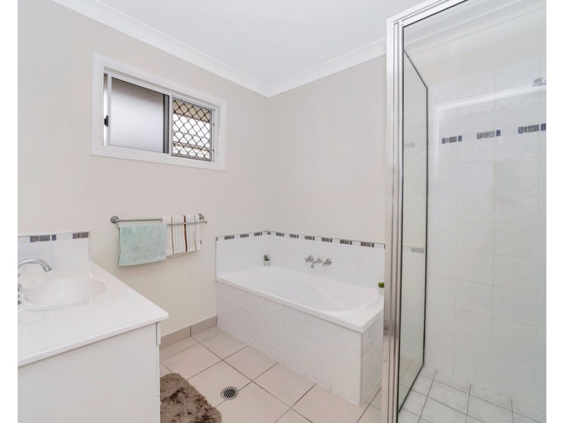 17 Blue Wren Drive, Kelso QLD 4815