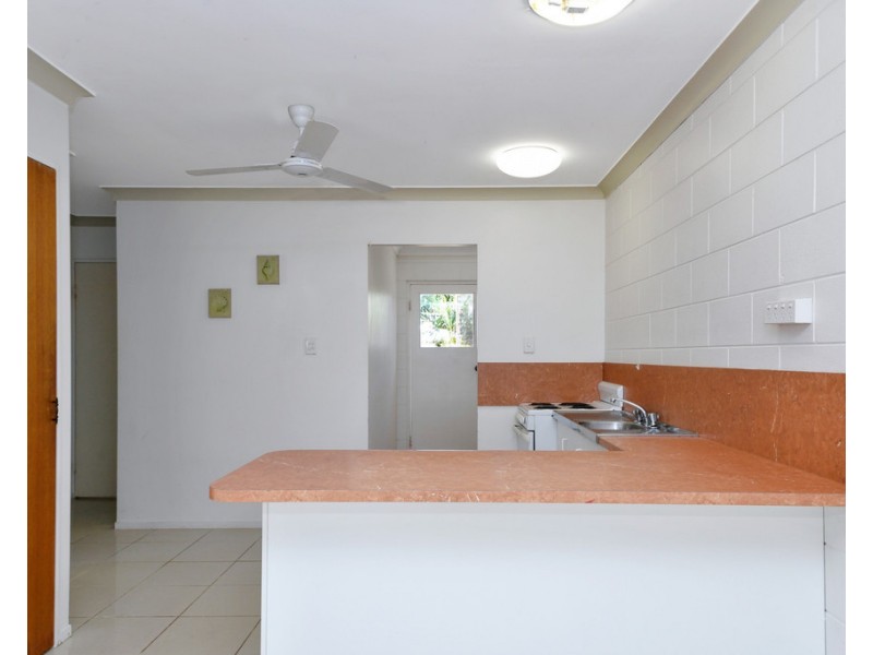 1/8 Violet Crescent, Rasmussen QLD 4815