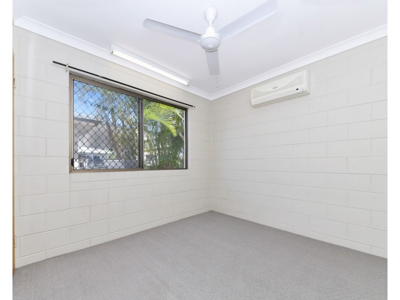 1/8 Violet Crescent, Rasmussen QLD 4815