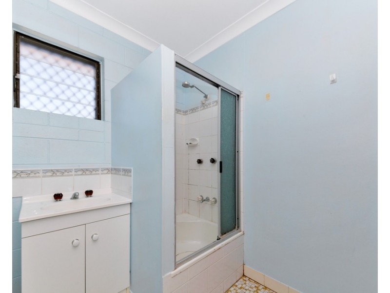 1/8 Violet Crescent, Rasmussen QLD 4815