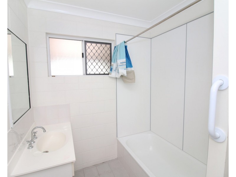 1/15 Carmody Street, Hermit Park QLD 4812