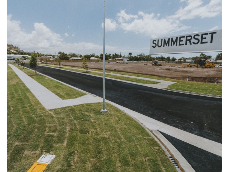 20 Summerset Drive, Mount Louisa QLD 4814