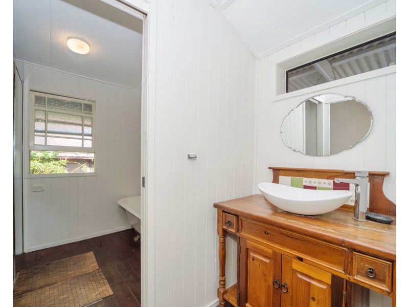 15 Clayton Street, Hermit Park QLD 4812