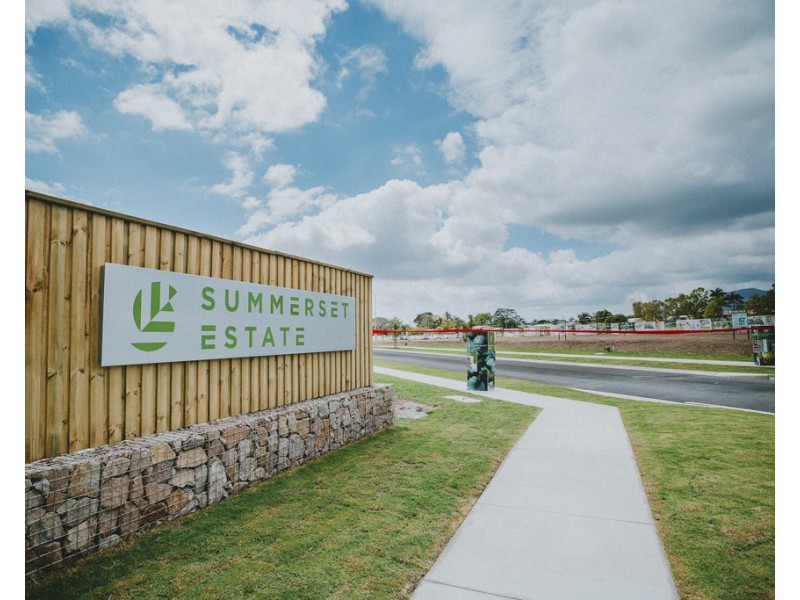 21 Summerset Drive, Mount Louisa QLD 4814