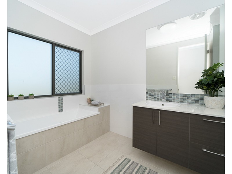 215-245 Chisholm Trail, Oak Valley QLD 4811