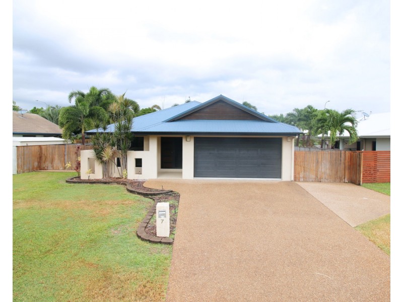 7 Anchorage Circuit, Bushland Beach QLD 4818