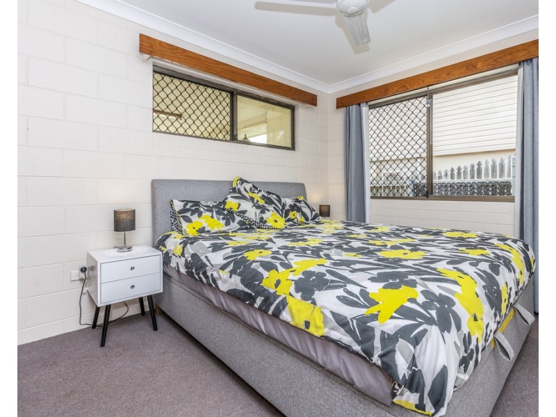 16 Violet Crescent, Rasmussen QLD 4815