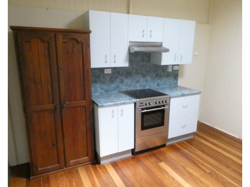 10 Gladstone Street, Pimlico QLD 4812