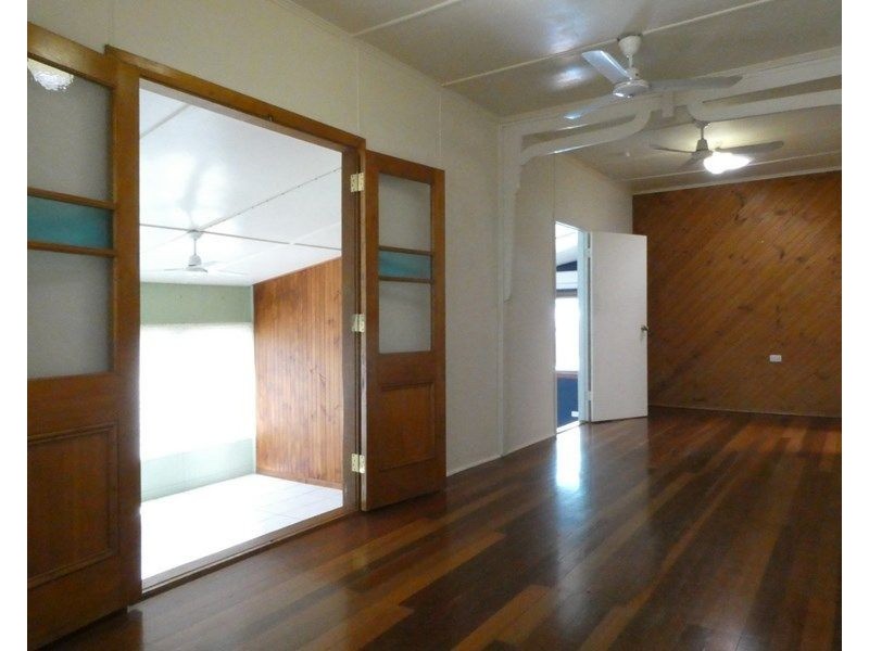 10 Gladstone Street, Pimlico QLD 4812