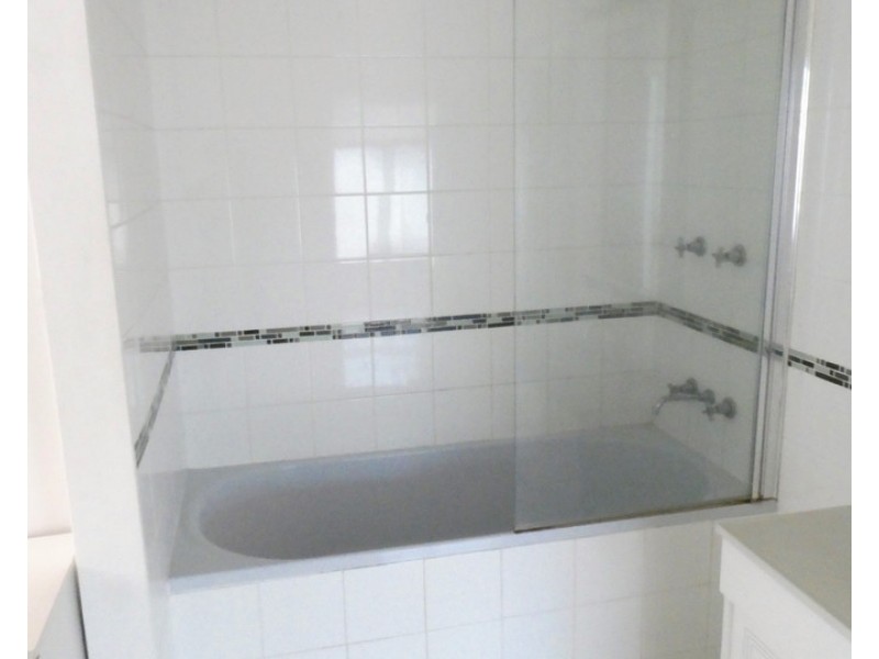 10 Gladstone Street, Pimlico QLD 4812