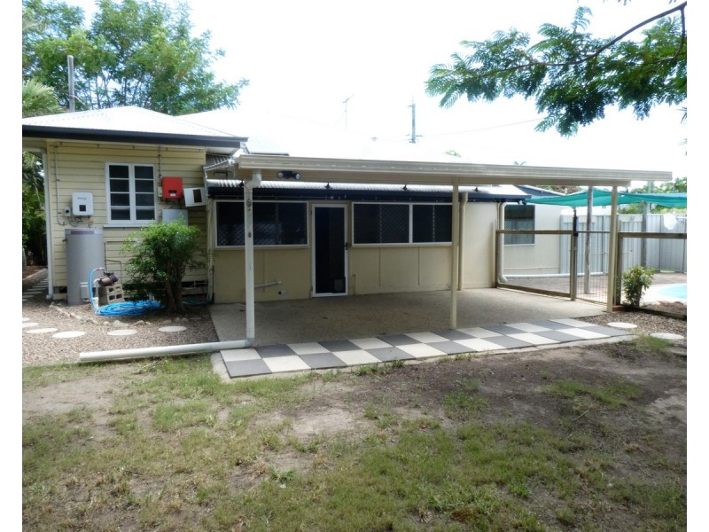 10 Gladstone Street, Pimlico QLD 4812