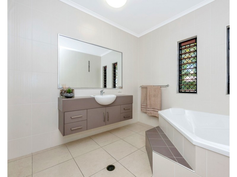 2 Sassafras Court, Bushland Beach QLD 4818