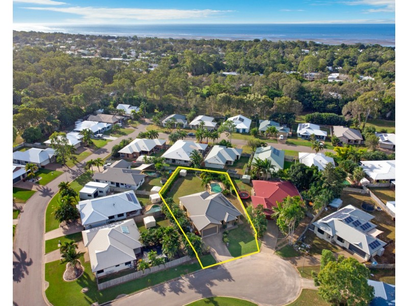 2 Sassafras Court, Bushland Beach QLD 4818