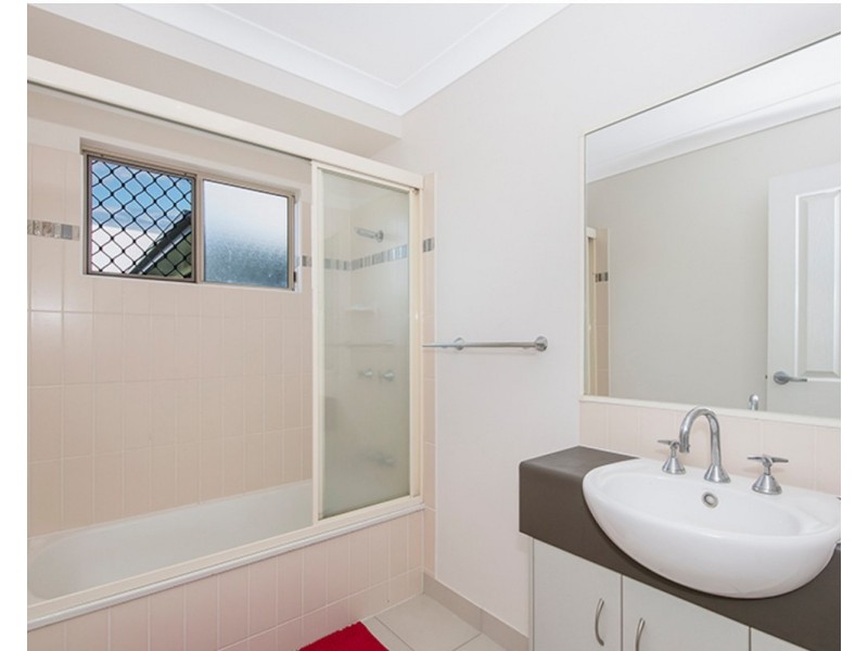 137 Daintree Drive, Bushland Beach QLD 4818