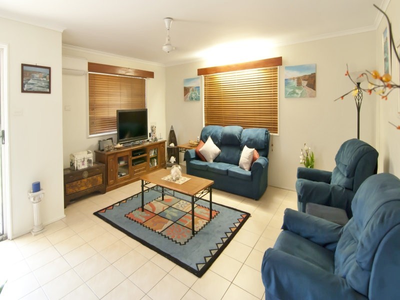 6 Ives Street, Kirwan QLD 4817