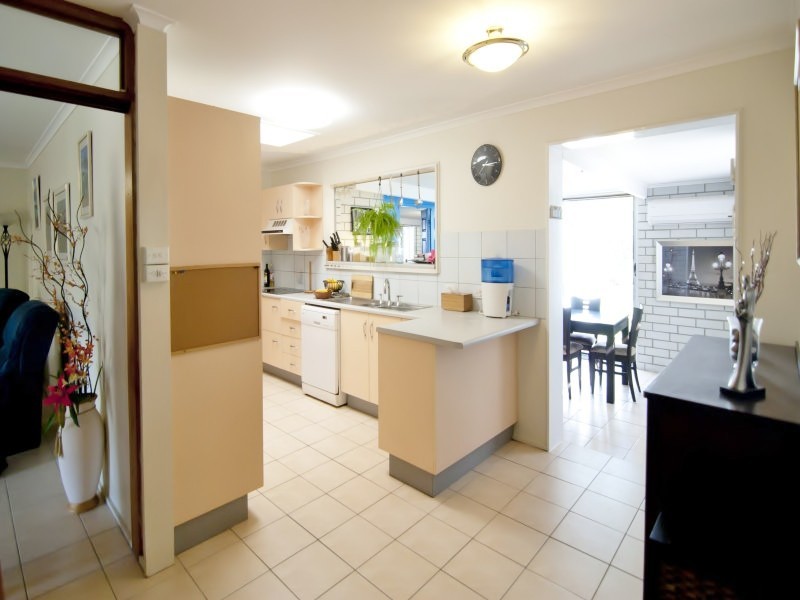 6 Ives Street, Kirwan QLD 4817