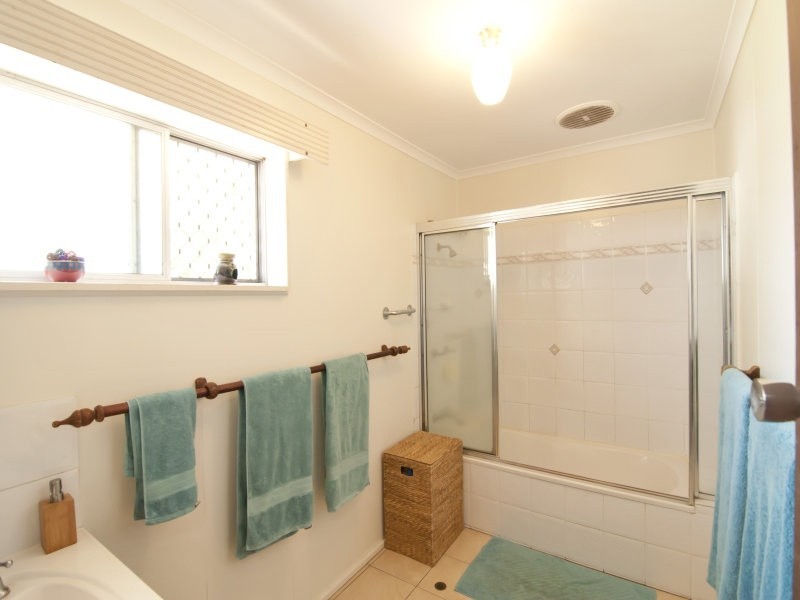 6 Ives Street, Kirwan QLD 4817