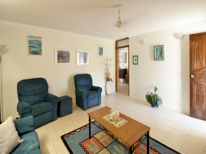 6 Ives Street, Kirwan QLD 4817