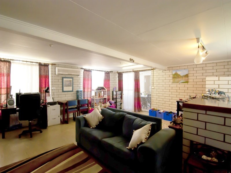 6 Ives Street, Kirwan QLD 4817