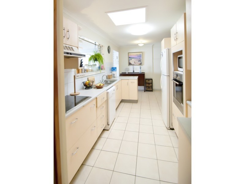 6 Ives Street, Kirwan QLD 4817