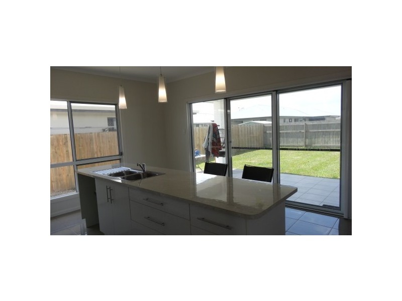 32 Brush Cherry Street, Mount Low QLD 4818