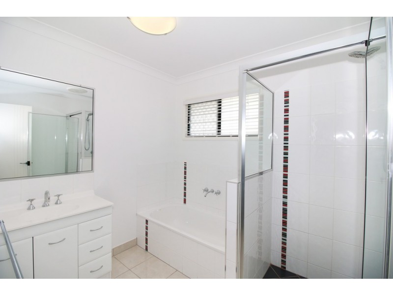 21 Ningaloo Crescent, Burdell QLD 4818