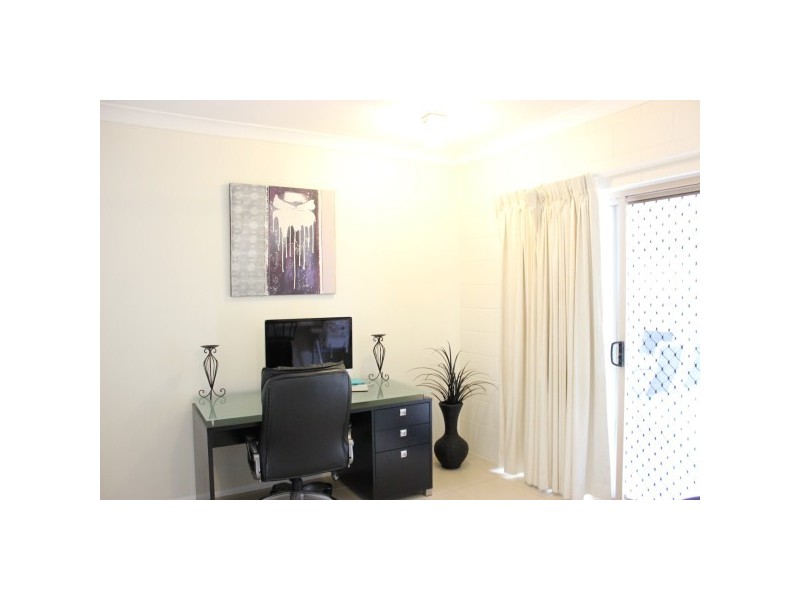 10 Young Circuit, Kirwan QLD 4817