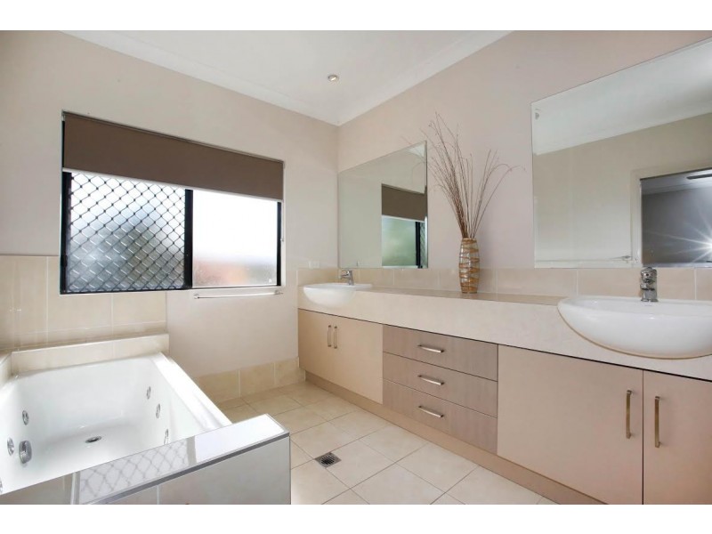 21 Knox Court, Mount Louisa QLD 4814