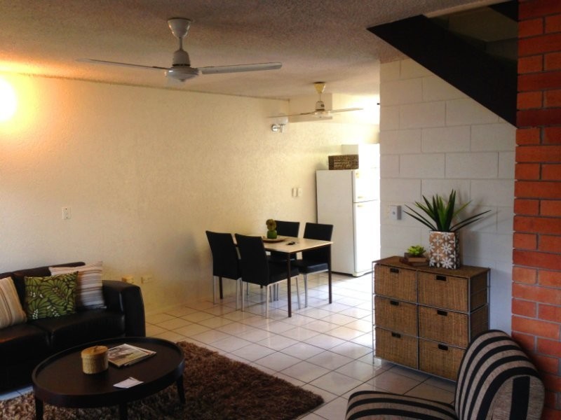 2/151-153 Nathan Street, Cranbrook QLD 4814