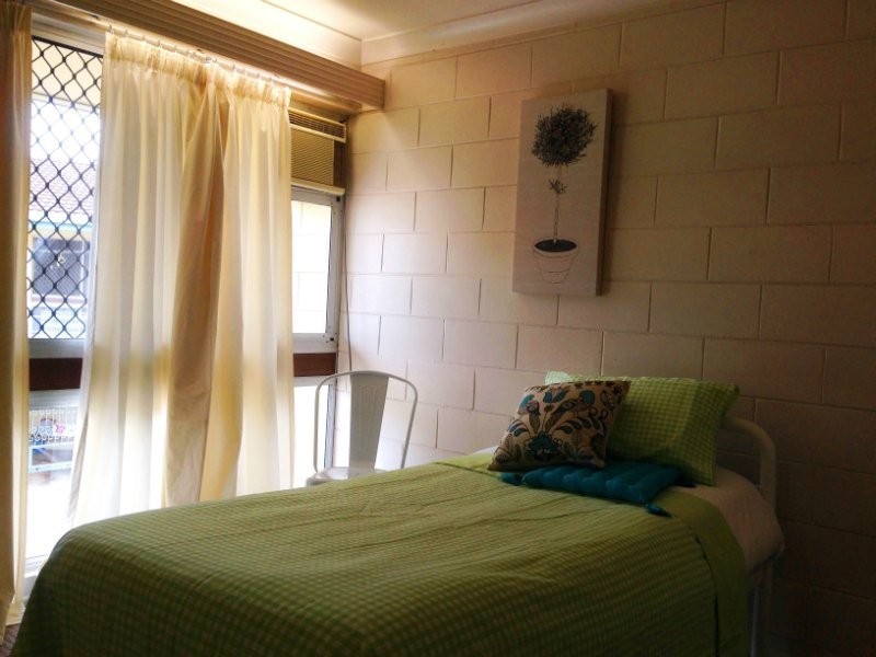 2/151-153 Nathan Street, Cranbrook QLD 4814