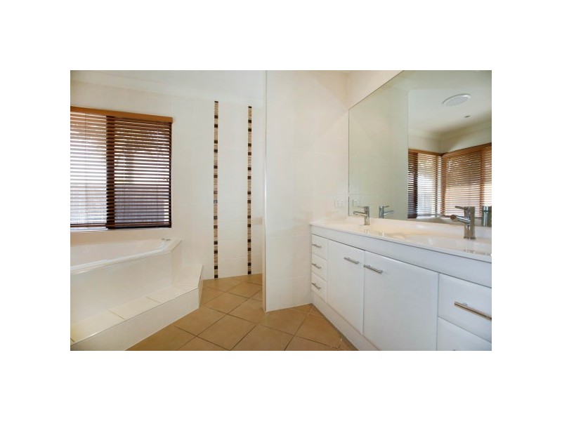 69 Springbrook Parade, Idalia QLD 4811