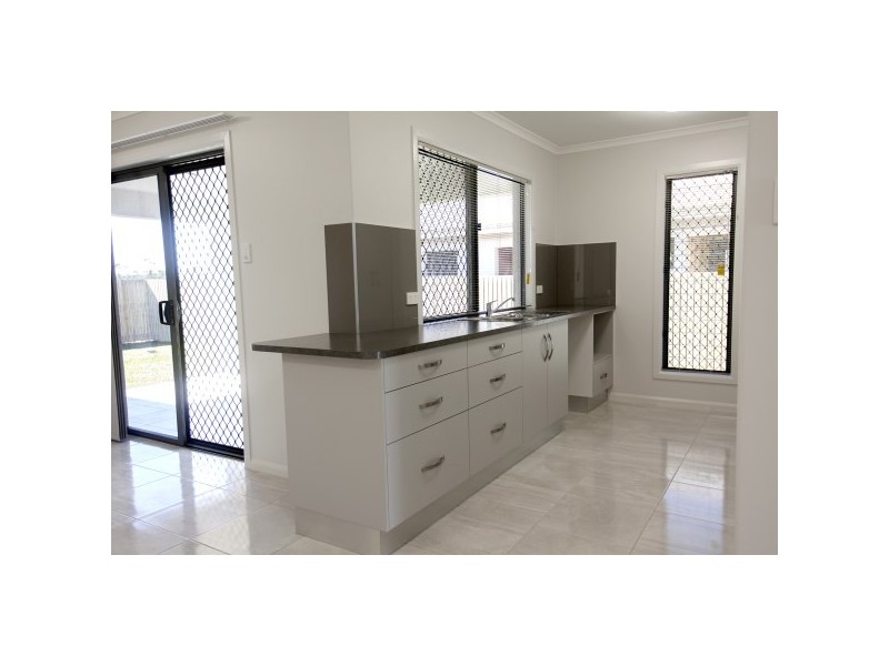 18 Dahlia Street, Burdell QLD 4818