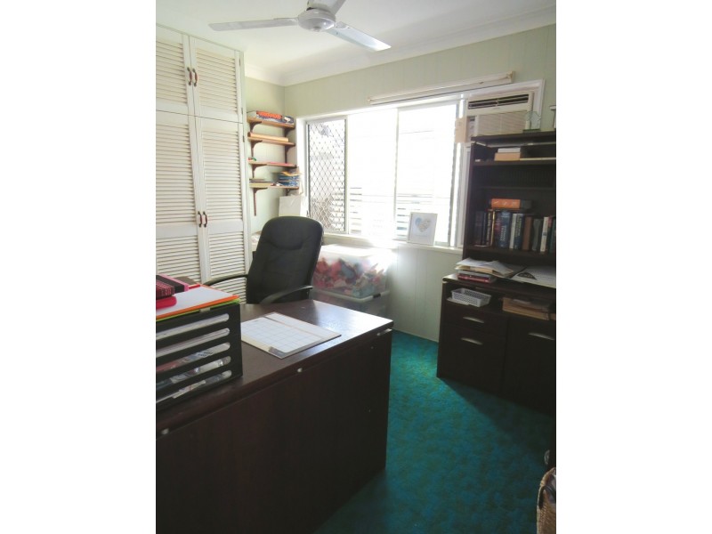 72 Peter Street, Kelso QLD 4815