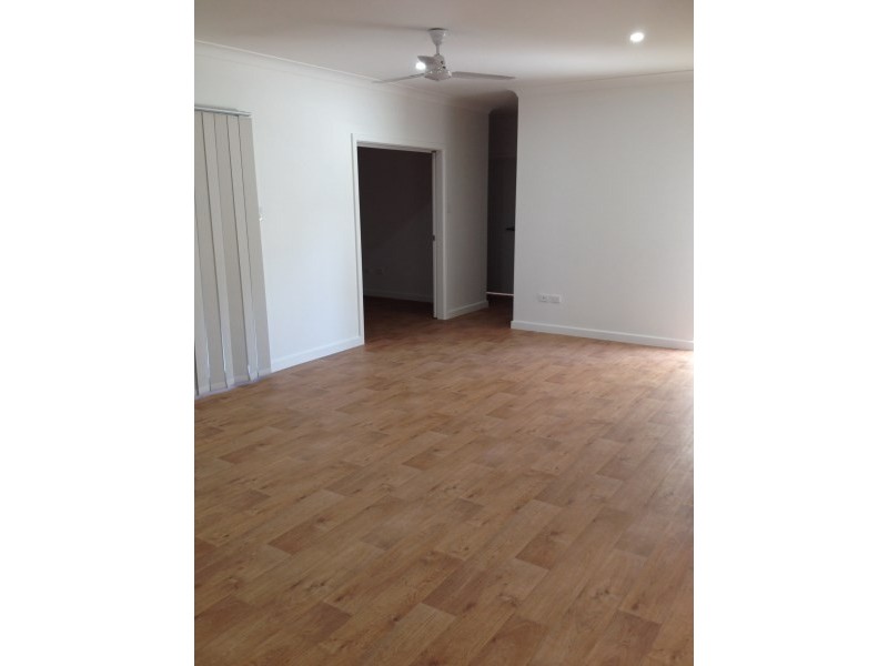 13 Inglis Smith Street, Rosslea QLD 4812