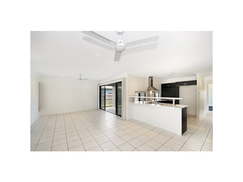 24 Newbury Drive, Mount Low QLD 4818