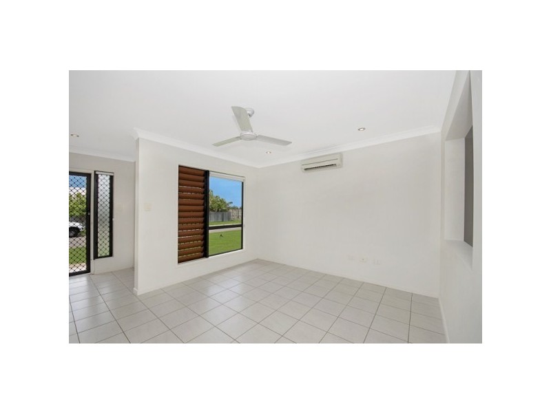 24 Newbury Drive, Mount Low QLD 4818