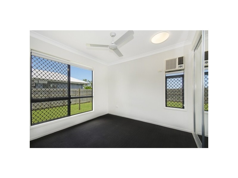 24 Newbury Drive, Mount Low QLD 4818