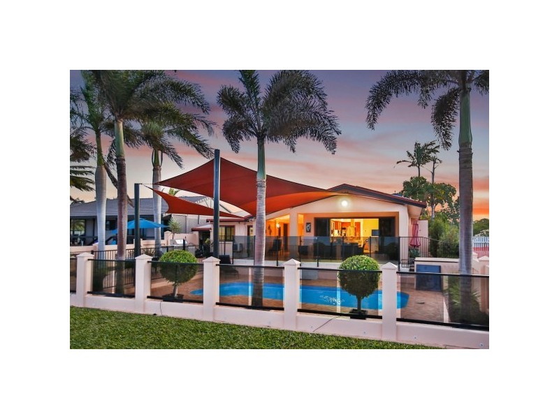 83 Cay Street, Saunders Beach QLD 4818